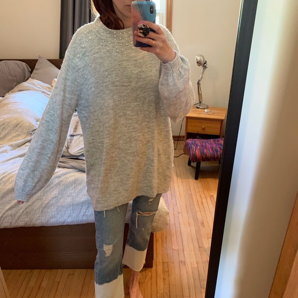 Grey sweater with pearls